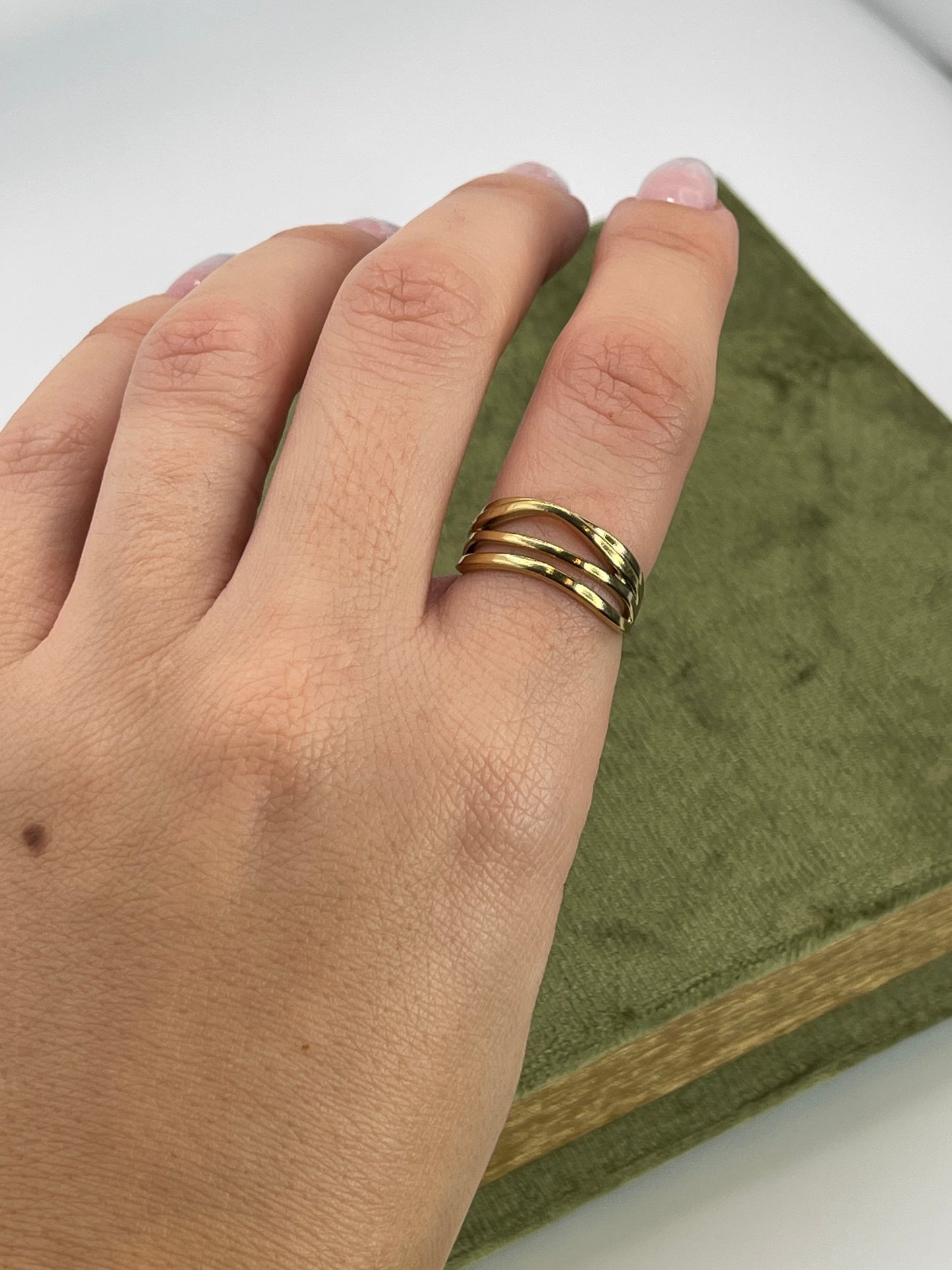 anello ondina colore oro