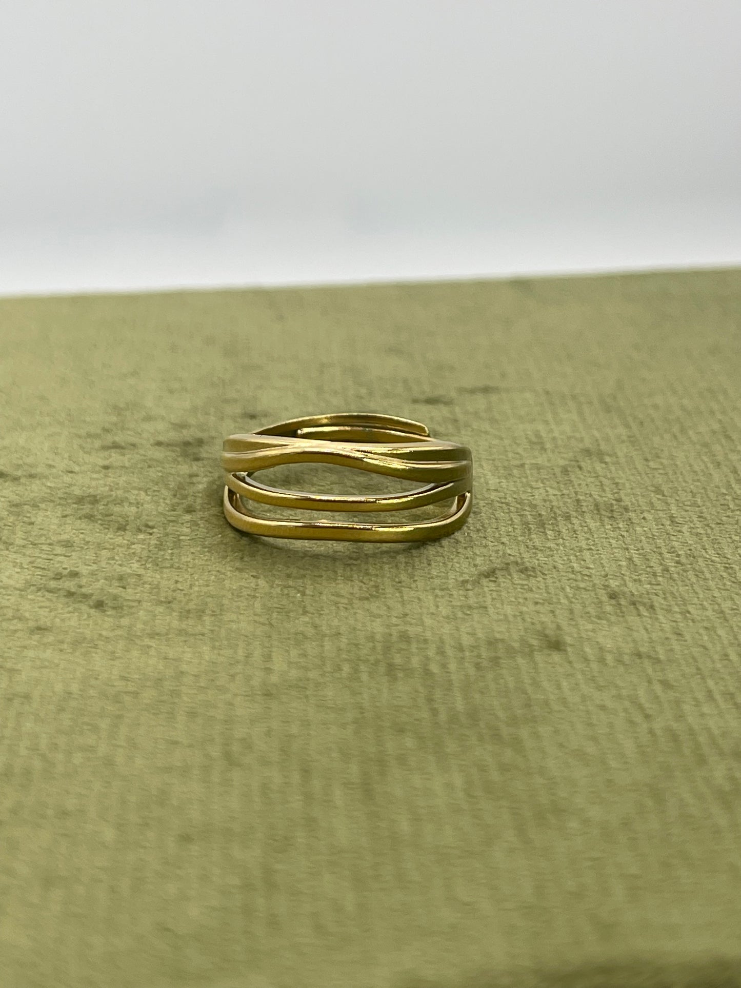 anello ondina colore oro