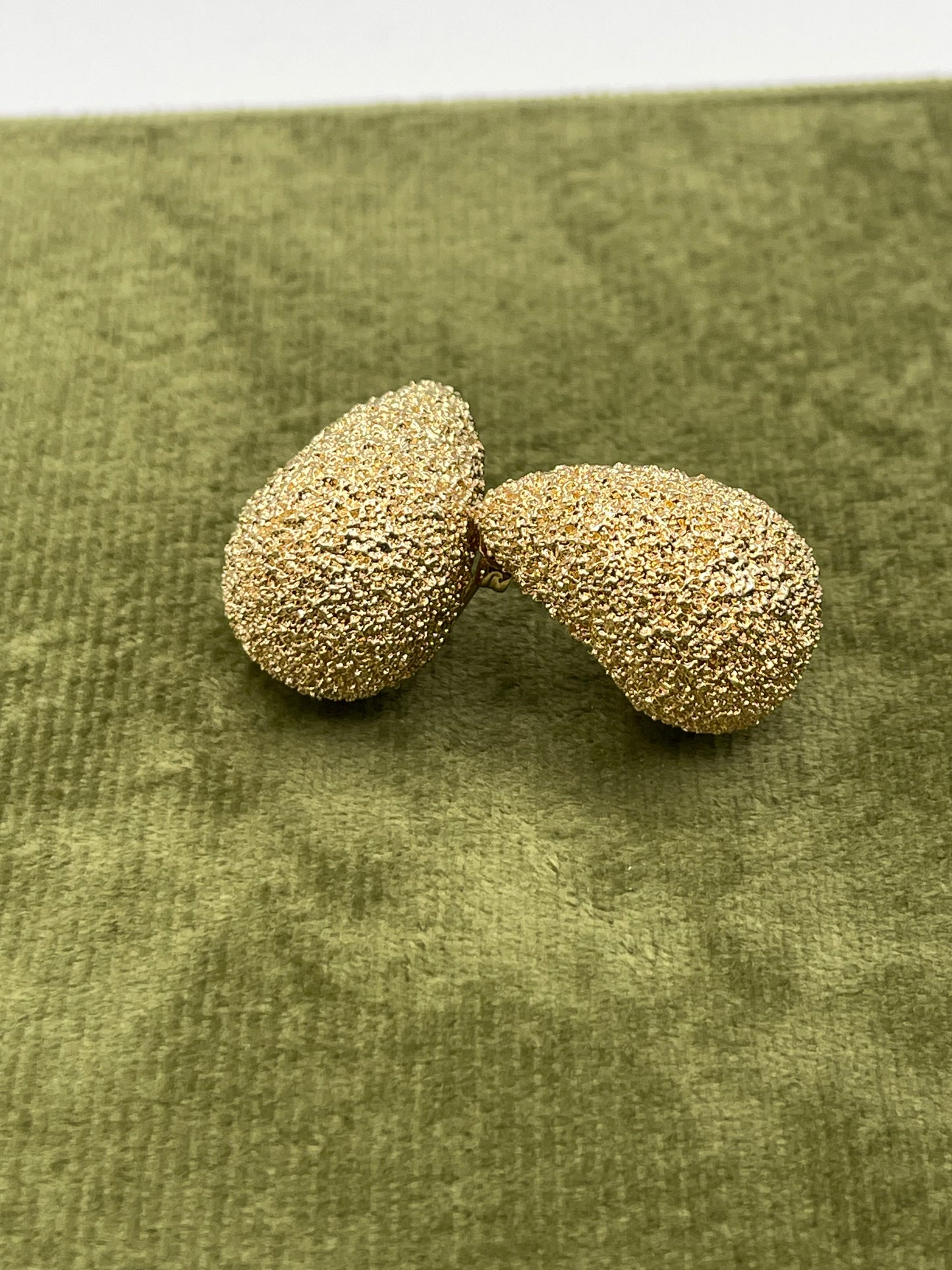 coppia di orecchini goccia sabbia oro