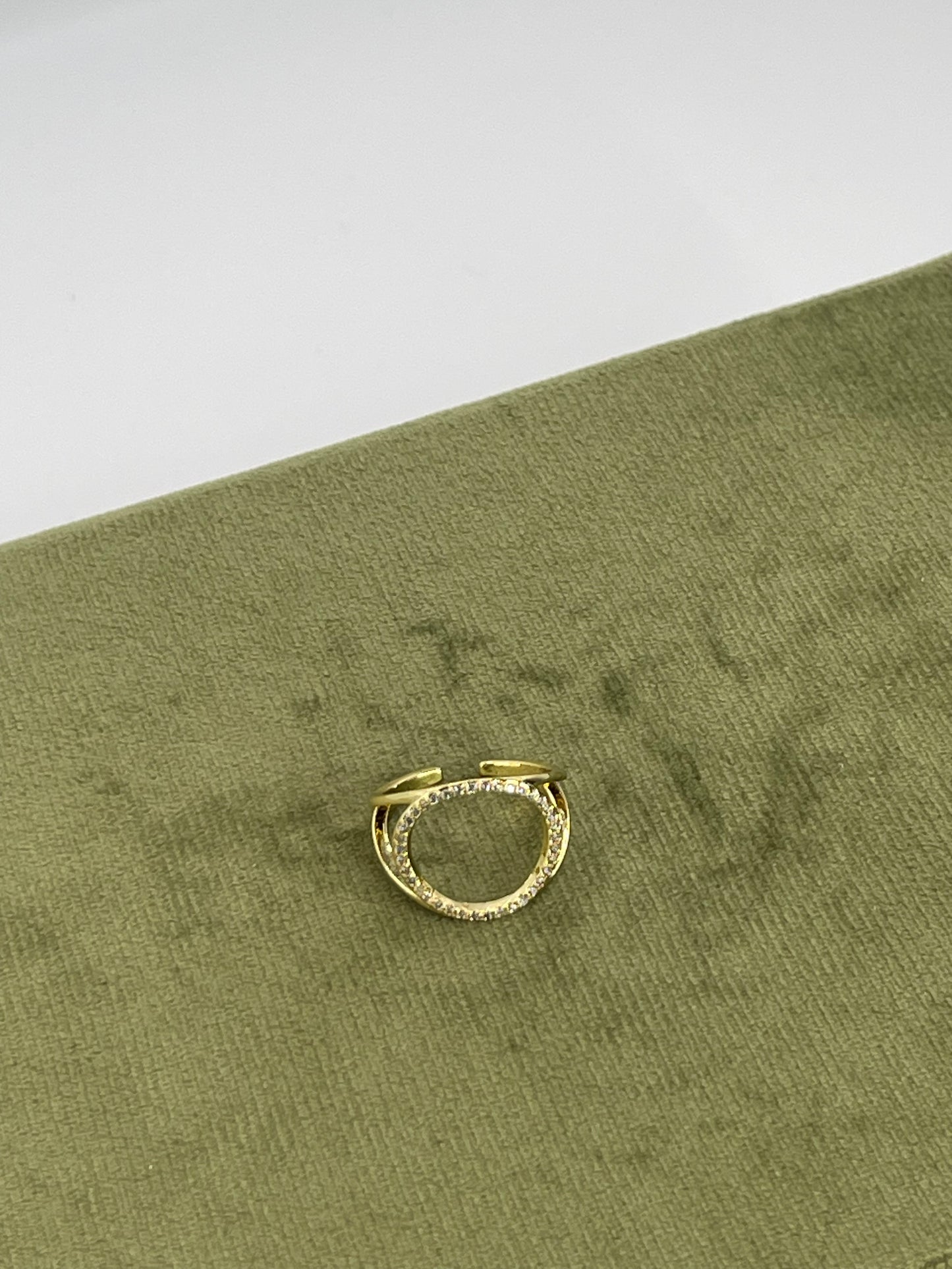 anello circle con zirconi colore oro