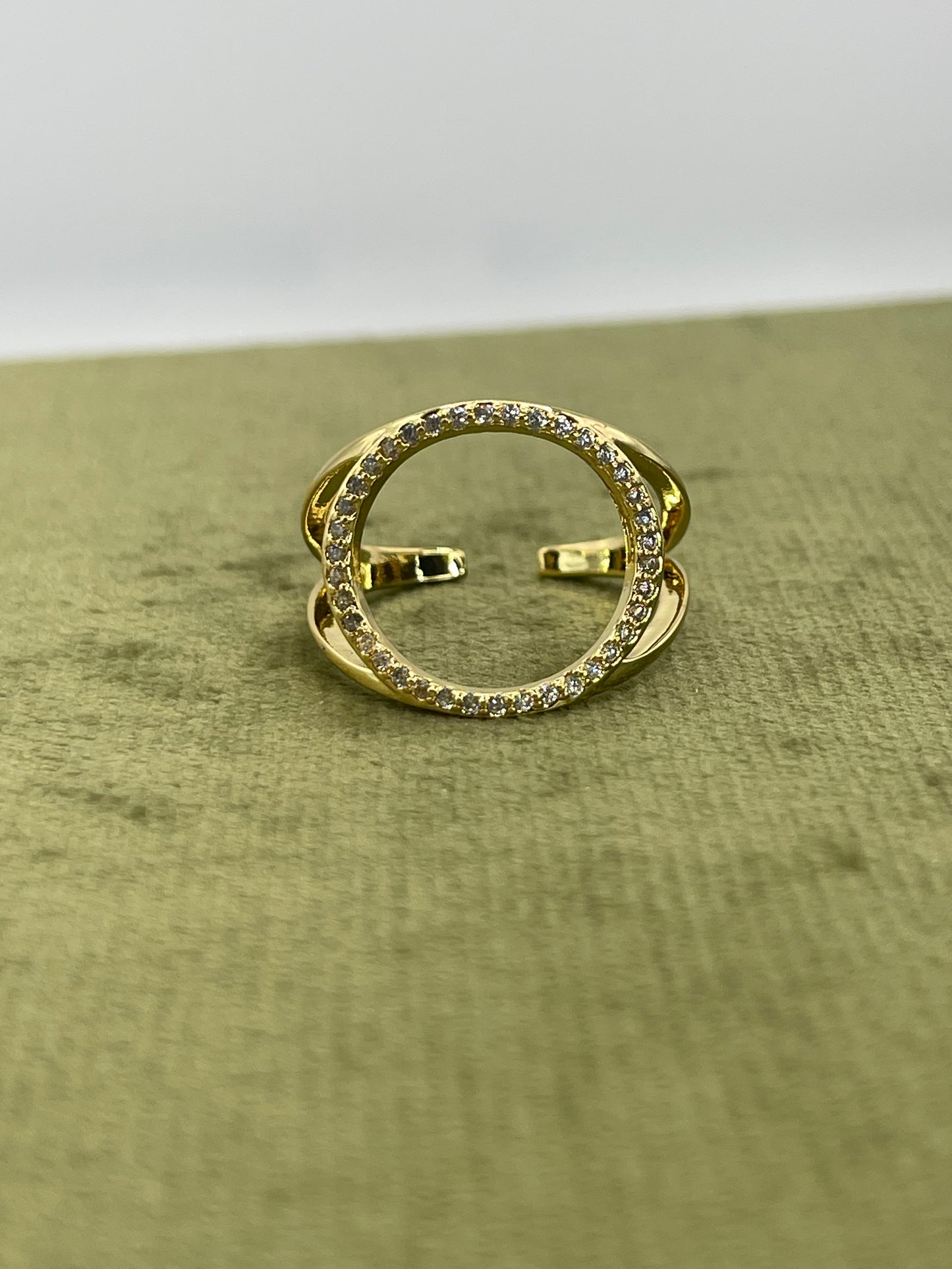anello circle con zirconi colore oro