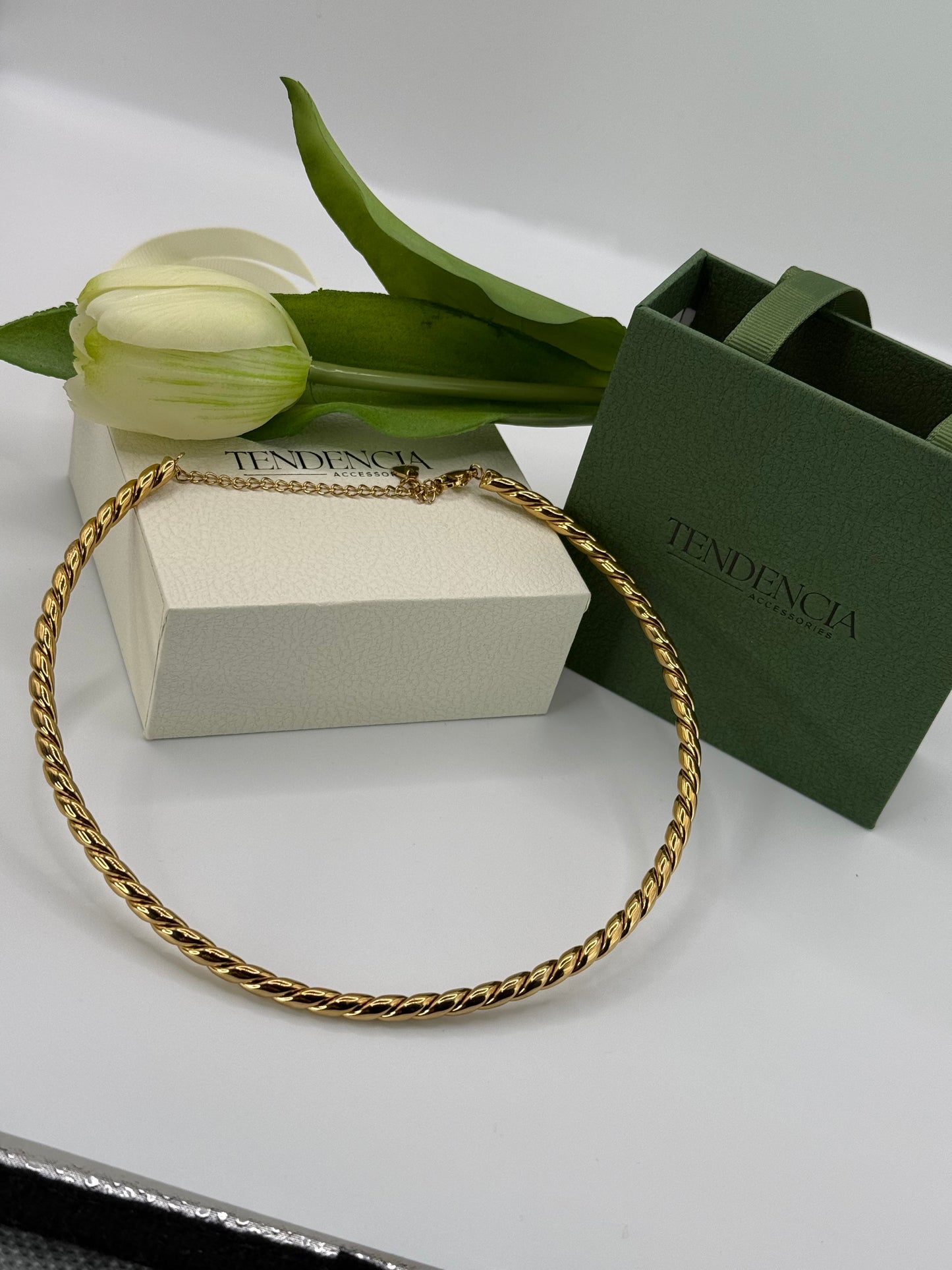 CHOKER TORCION ORO