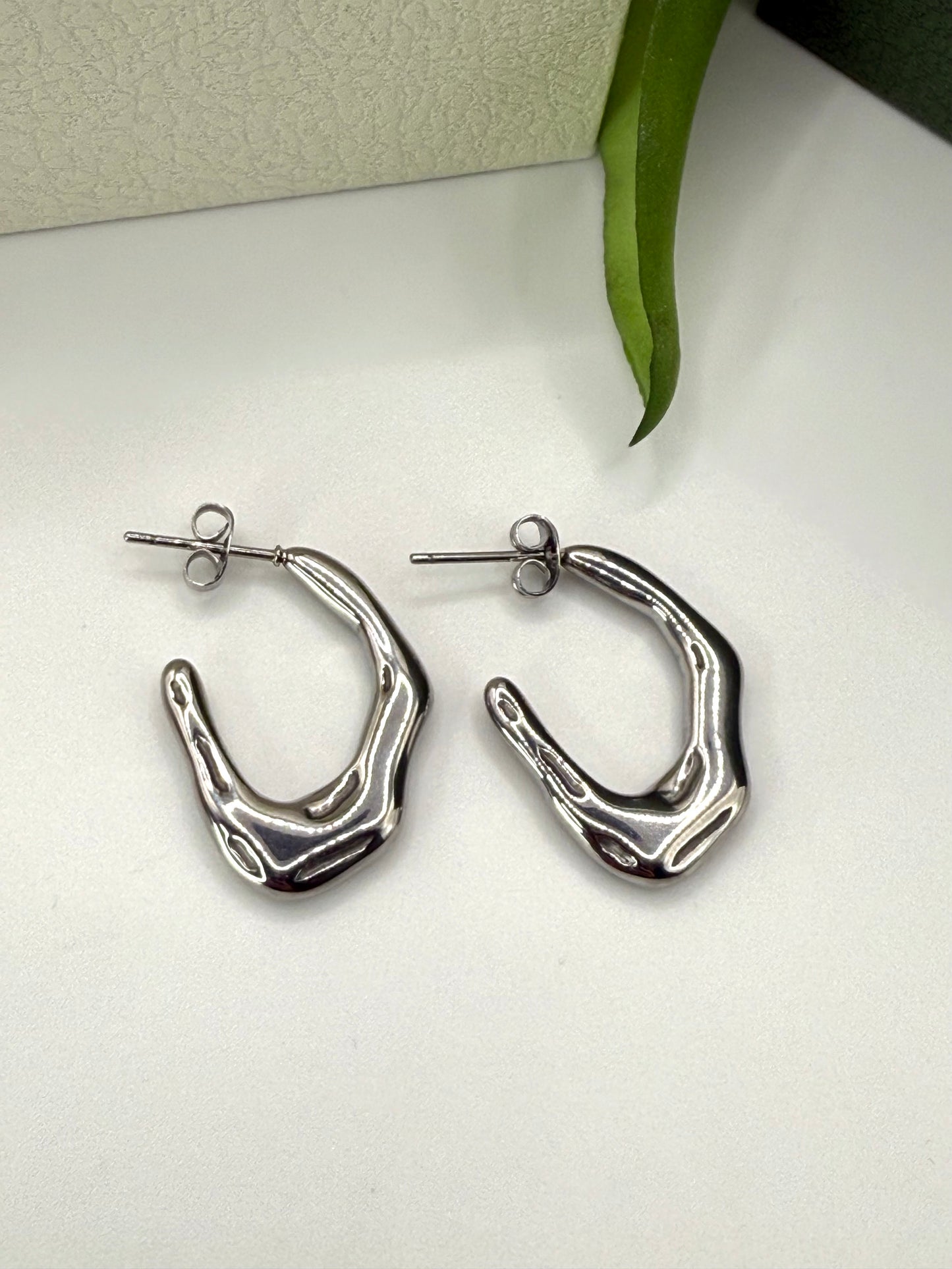 ORECCHINI FLUID ARGENTO