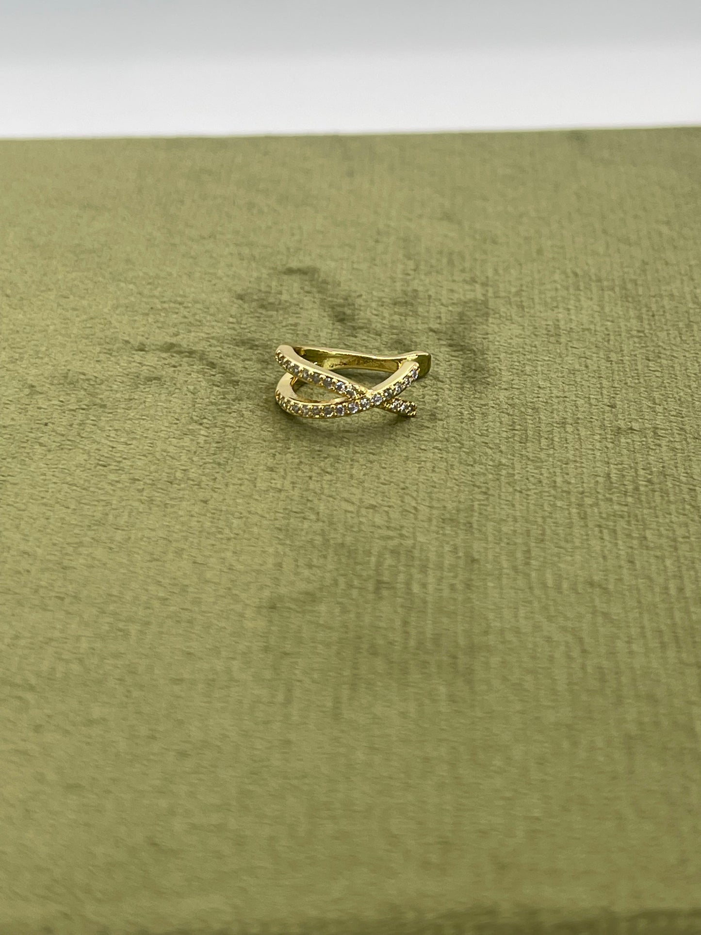 Ear cuff "INCROCIO"