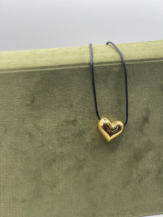 collana filo nero e cuore oro
