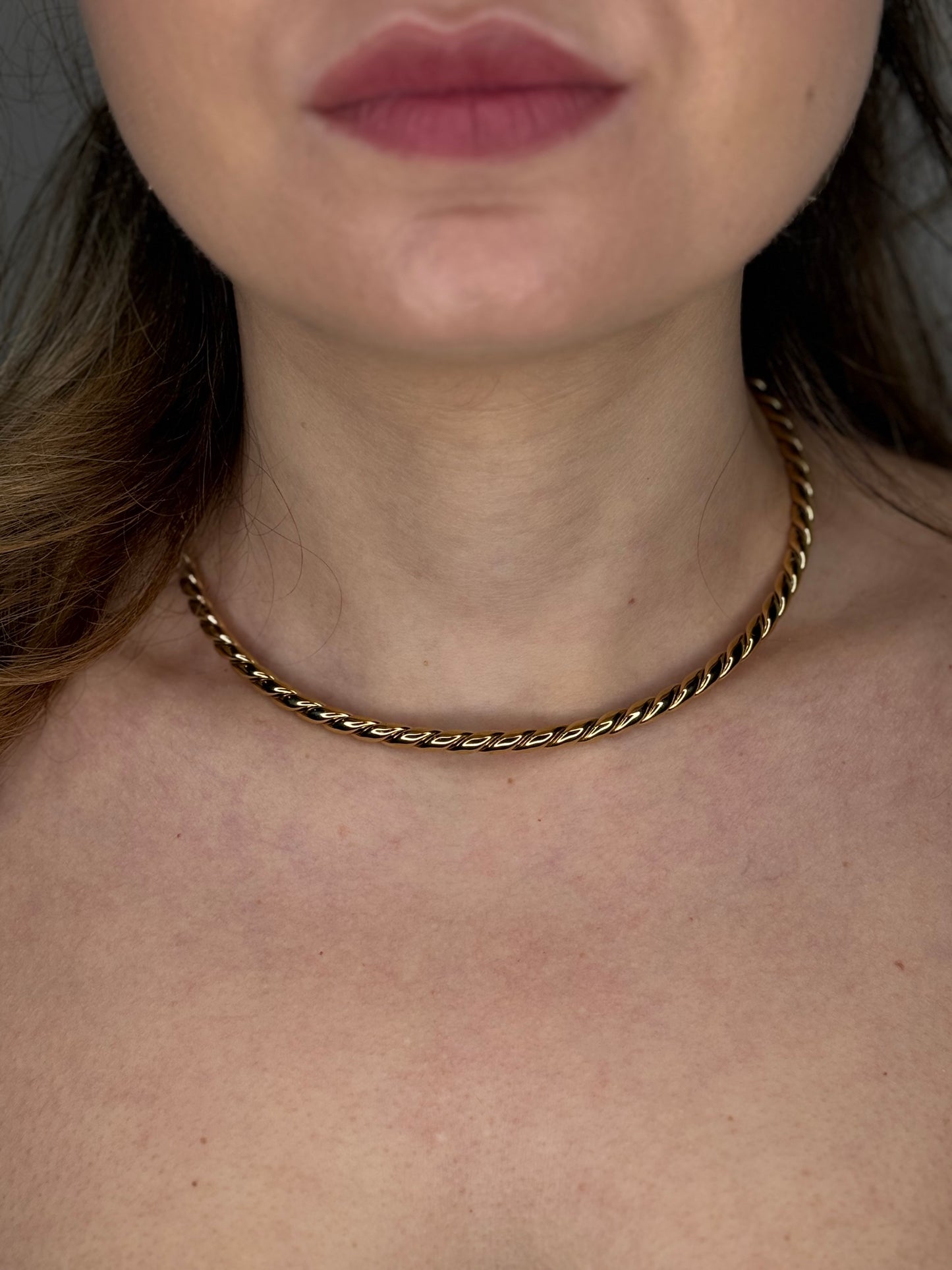 CHOKER TORCION ORO